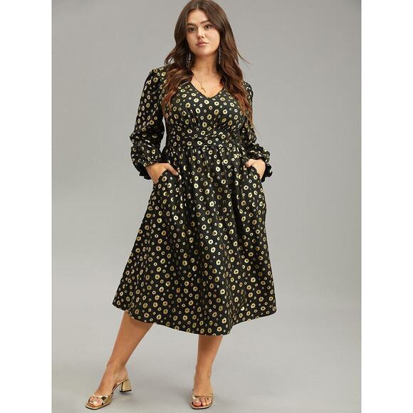 BloomChic Dresses & Skirts - Size 18 - 20 • 2x • BloomChic • Floral Glitter V Neck Pocket Gathered Dress